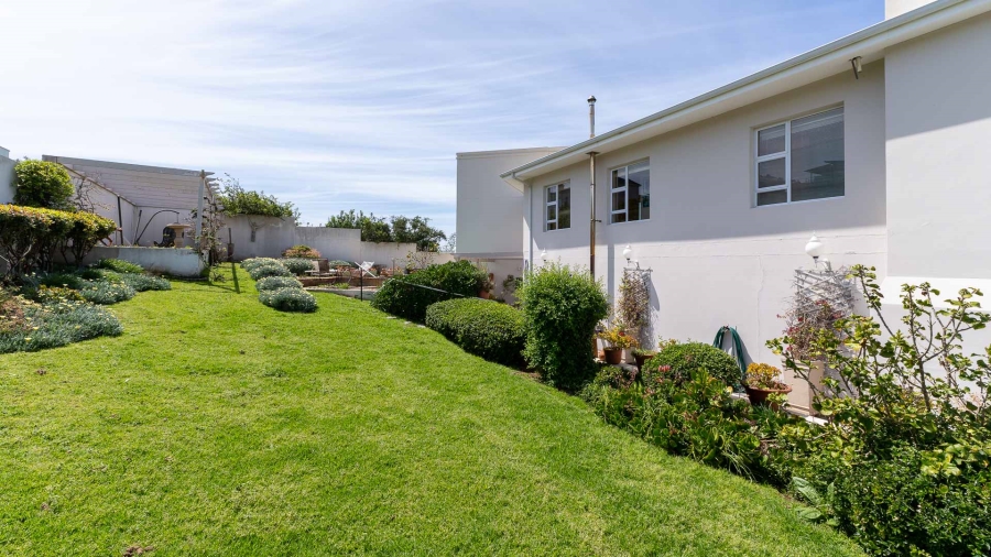 4 Bedroom Property for Sale in Whale Rock Western Cape